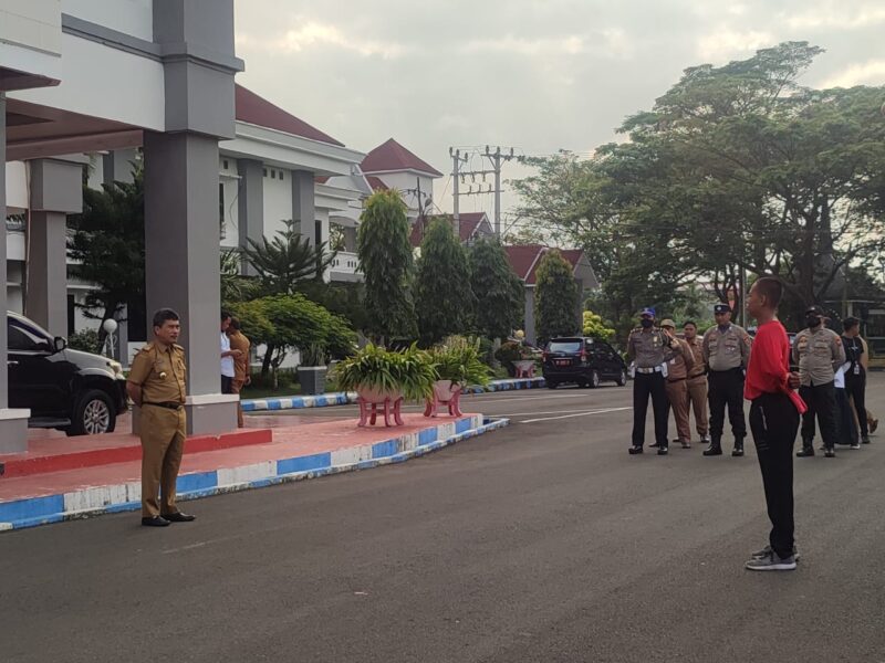 Kepala Dinas Parisiwata, Pemuda dan Olahraga A.Suyuti secara resmi membuka pelatihan Pasukan Pengibar Bendera (Paskibraka) tahun 2022 di Halaman kantor Bupati Pinrang, Senin (25/7/2022).