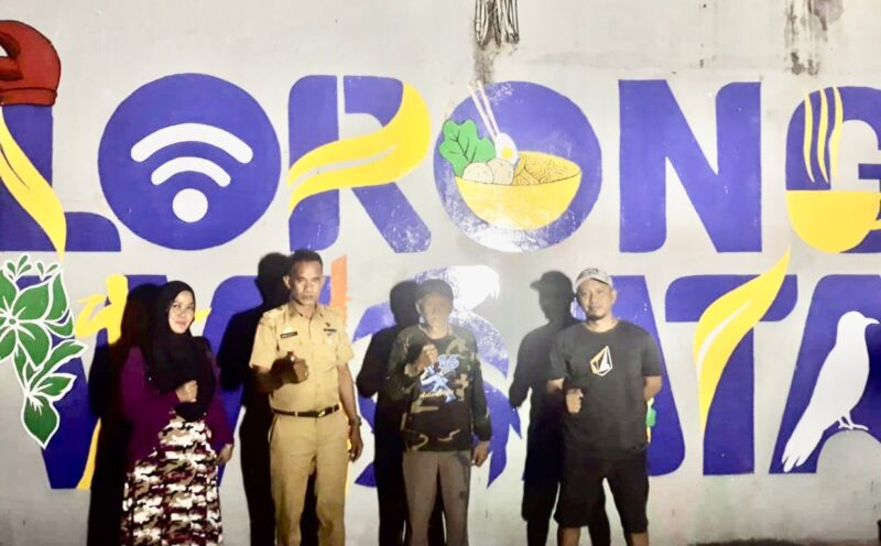 Lurah Buakana, Bahrul Alamsyah, A.Md, Didampingi Dewan Lorong Nursaadah Asis Berserta Pj RT/RW, Memantau Persiapan Lorong Wisata, Selasa 2 Agustus 2022.