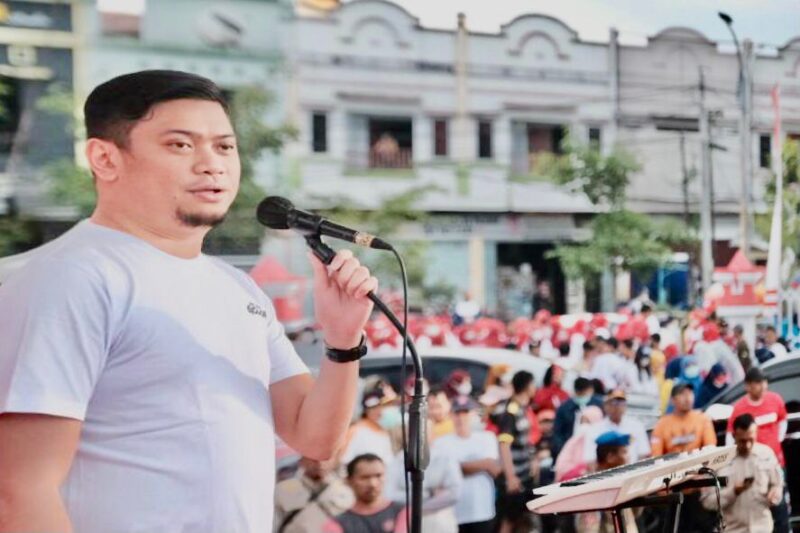 Dalam Memeriahkan HUT Kemerdekaan RI ke-77 Tahun, Bupati Gowa, Adnan Purichta Ichsan, Melepas Peserta Gerak Jalan Santai, Minggu 14 Agustus 2022.