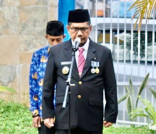Sekretaris Dinas Pendidikan Kota Makassar, H. Aminuddin Tarawe, MM, PhD, Menjadi Pembina Upacara Dalam Rangka HUT Kemerdekaan RI yang ke-77 Tahun, di Kantor Disdik Makassar, Jalan Anggrek, Rabu 17 Agustus 2022.