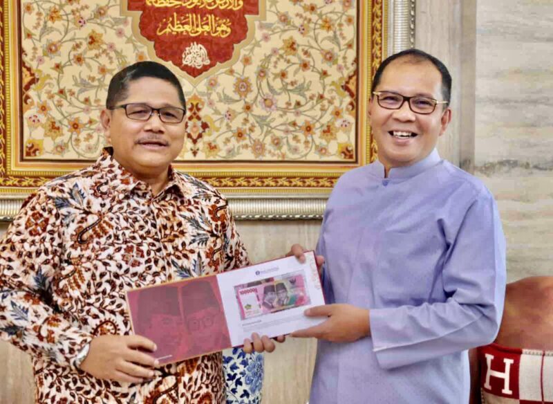 Wali Kota Makassar, Ir. Moh. Ramdhan Pomanto, Menerima Kunjungan Kepala Bank Indonesia Perwakilan Sulawesi Selatan, Causa Iman Karana, di Kediaman Pribadinya, Jalan Amirullah, Jum'at 19 Agustus 2022.