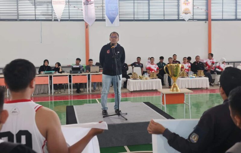 Wali Kota Makassar, Ir. Moh. Ramdhan Pomanto, Membuka Kejuaraan Bola Basket Wali Kota Cup 2022, di Lapangan Basket Universitas Ciputra, Sabtu 27 Agustus 2022.