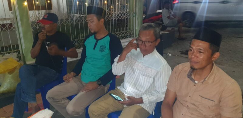 Lurah Buntusu, A.Akmal, S.Sos, M.Tr.A.P. ( kanan) bertemu warga Blok B BTP Makassar untuk sosialisasi program lorong wisata.
