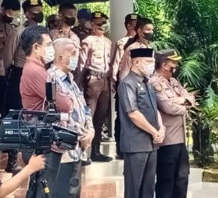 Ketua DPRD Wajo, H. Andi Alauddin Palaguna menerima kedatangan Mahasiswa dari HMI untuk menyampaikan tuntutan menolak kenaikan harga BBM bersubsid