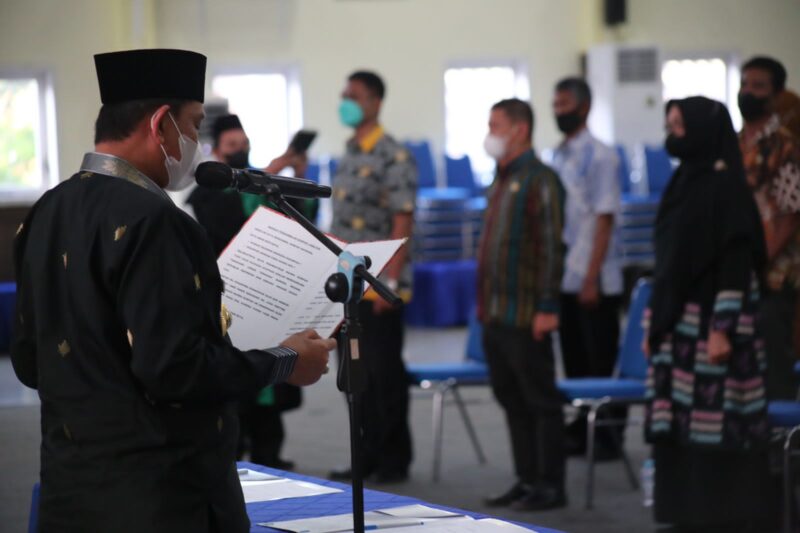 Bupati Wajo H. Amran Mahmud melantik dan mengambil sumpah  pejabat administrator, pengawas, dan fungsional lingkup Pemerintah Kabupaten (Pemkab) Wajo di Ruang Pola Kantor Bupati Wajo, Kamis (1/9/2022).