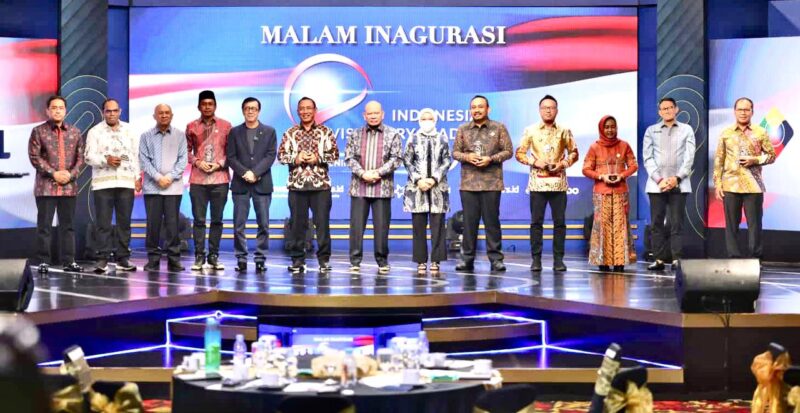 Wali Kota Makassar, Ir. Moh. Ramdhan Pomanto, Meraih Penghargaan Best Overall, di MNC Conference Hall, Inpres Tower, Senin 5 September 2022.