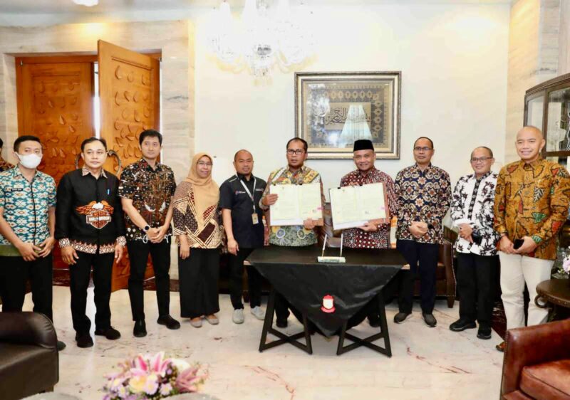 Wali Kota Makassar, Ir. Moh. Ramdhan Pomanto Bersama Wali Kota Yogyakarta Sumadi, Melakukan Penandatanganan Memorandum of Understanding (MoU), Dalam Rangka Mengembangkan Potensi Wisata serta Peningkatan Kesejahteraan Masyarakat, Kamis 8 September 2022.