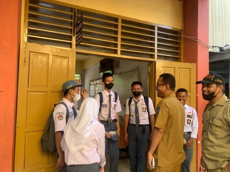 Kepala Dinas Pendidikan Provinsi Sulsel, Dr. Setiawan Aswad, M.Dev, Plg, Melakukan Inspeksi Mendadak (Sidak) di SMAN 18 Makassar, Selasa 13 September 2022.