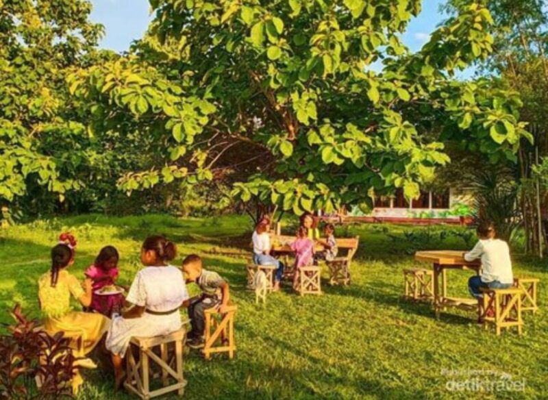 Belajar diluar kelas agar siswa lebih mengenal alam