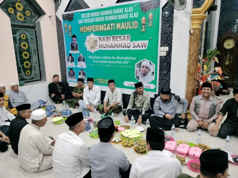 Wakil Bupati Wajo H. Amran SE menghadiri peringatan Maulid Nabi Muhammad SAW di mesjid Nurur Rahmah Bakke Alau Kelurahan Salomenraleng Kecamatan Tempe, Ahad 02/09/2022.