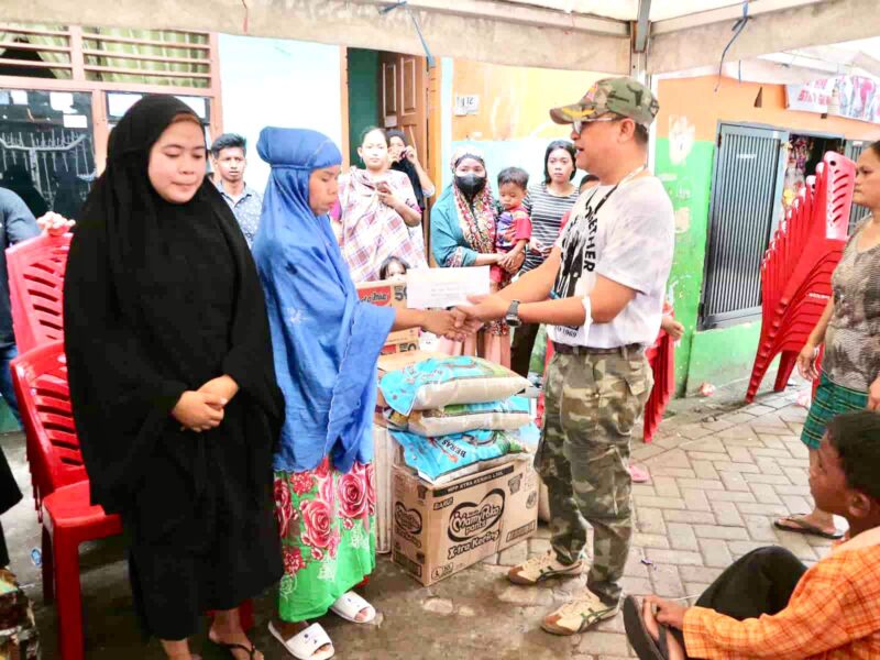 Direktur Utama (Dirut) Perumda Air Minum Kota Makassar, Beni Iskandar, SH, Mengunjungi dan Memberikan Santunan Kepada Keluarga Petugas Kebersihan, Sabtu 15 Oktober 2022.