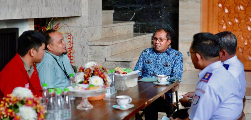 Wali Kota Makassar, Ir. Moh. Ramdhan Pomanto, Menerima Kunjungan PPGR Head Gojek, di Kediaman Pribadinya, Jalan Amirullah, Senin 17 Oktober 2022.