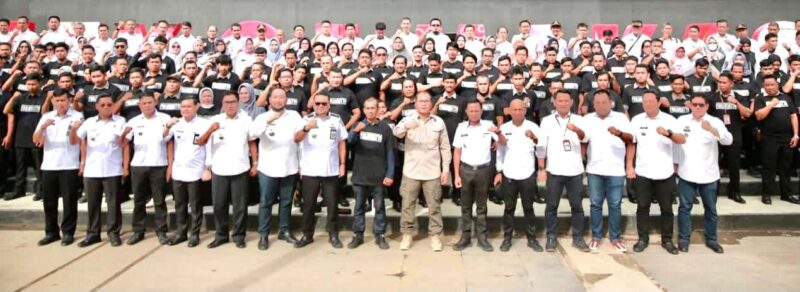 Wali Kota Makassar, Ir. Moh. Ramdhan Pomanto, Mengukuhkan 153 Personel Pakandatto, di Anjungan City of Makassar, Rabu 19 Oktober 2022.