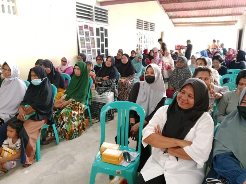 Ratusan masyarakat khususnya kaum hawa menghadiri reses Wakil Ketua I DPRD Wajo Firmansyah Perkesi Selama 25/10/2022.