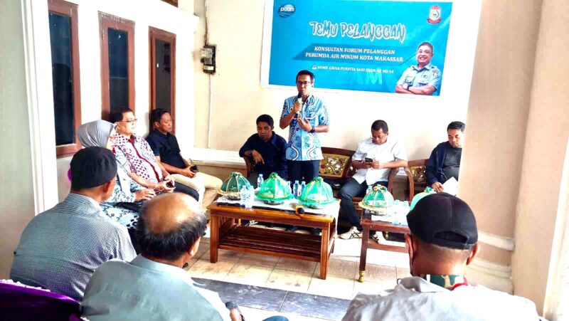 Kabag Humas Perumda Air Minum Kota Makassar, Idris Tahir, Menghadiri Temu Pelanggan, yang dilaksanakan di Kelurahan Borong, Kecamatan Manggala, Kamis 27 Oktober 2022.