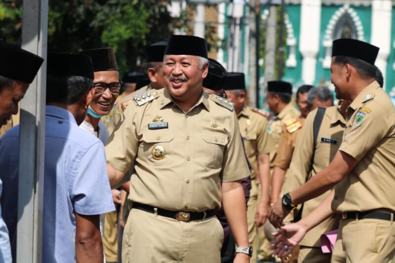 Bupati Pinrang bersama masyarakat Sawitto memperingati Maulud Nabi Muhammad SAW di lapangan Bosowa