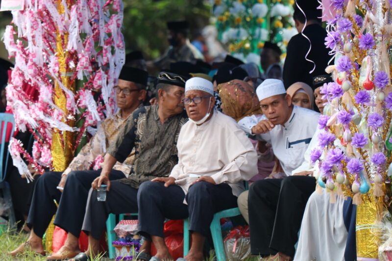 Warga kecamatan Mattiro Sompe antusias hadiri maulid Akbar di lapangan sepak bola Labolong