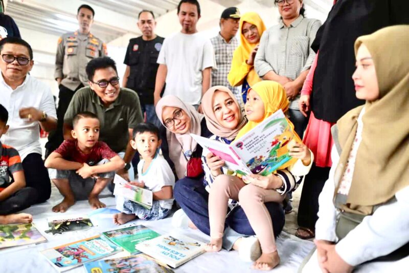 Wakil Wali Kota Makassar, Fatmawati Rusdi, Menghadiri Bakti Sosial Forum Kemanusiaan Kota Makassar (FKKM), di Perpustakaan Kota Makassar, Jalan Kerung-Kerung, Minggu 20 November 2022.
