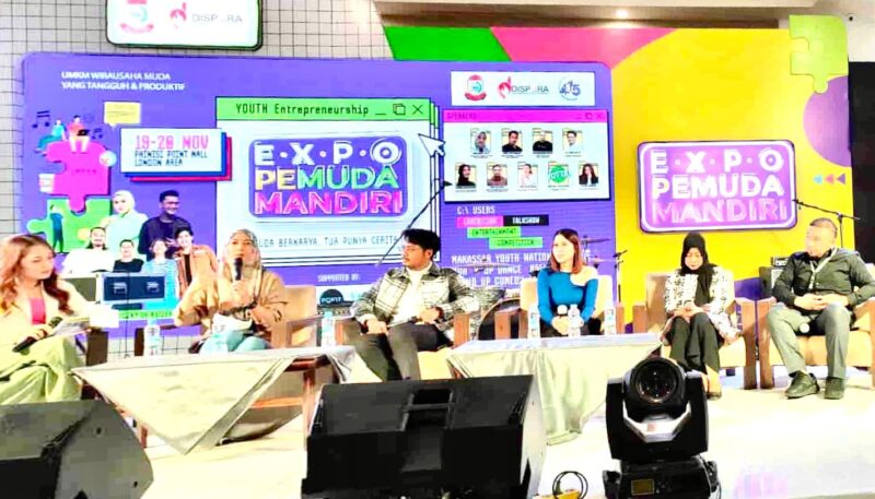 Direktur Umum Perumda Air Minum Kota Makassar, Indira Mulyasari, Menghadiri Kegiatan Youth Entrepreneurship, Minggu 20 November 2022.