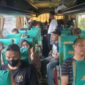 Tim Porwanas Sulsel dalam perjalanan dari Malang ke Surabaya menggunakan bus wisata