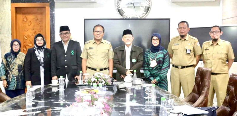 Wali Kota Makassar, Ir. Moh. Ramdhan Pomanto, Menerima Kunjungan Ikatan Masjid Mubaligh Indonesia Muttahidah (IMMIM), di Kediaman Pribadinya, Jalan Amirullah, Kota Makassar, Senin 28 November 2022.