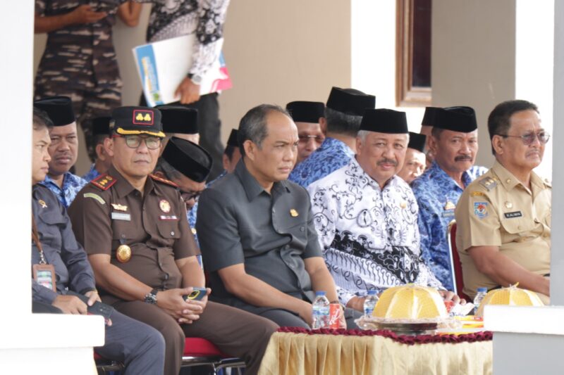 Bupati Pinrang didampingi Kajari, ketua DPRD dan wakil bupati Pinrang menghadiri peringatan HUT Korpri dan HUT PGRI