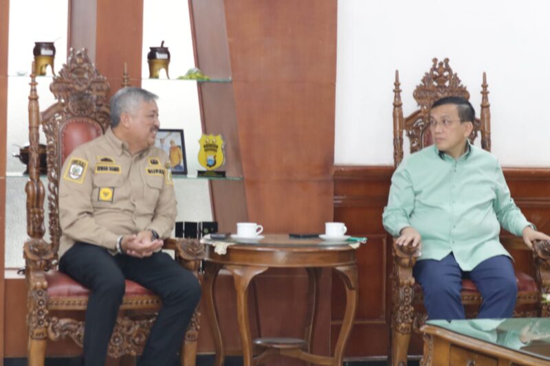 Bupati Pinrang Bernegosiasi dengan Staf Ahli Presiden Brigjen (purn) dr. Noch T Mallisa