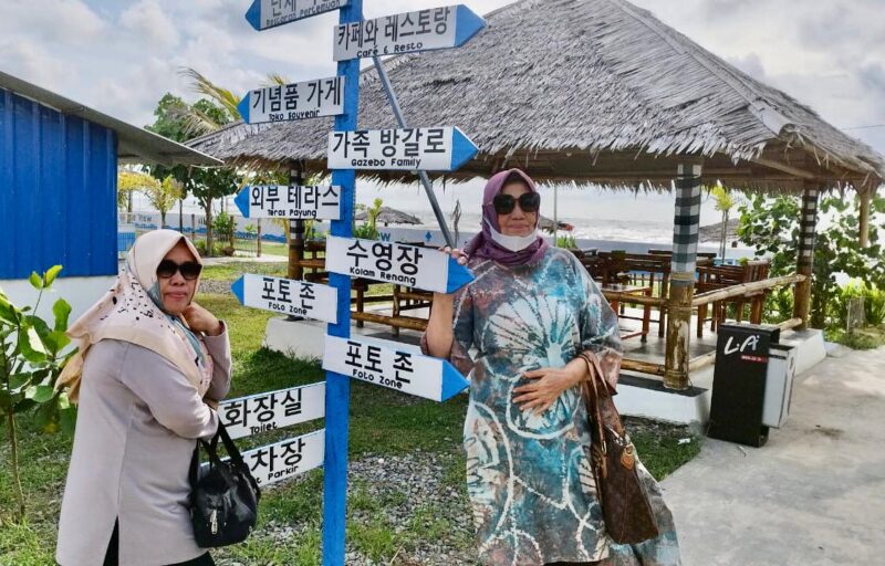 Panitia inti dikoordinasi Hj. Nirmawati dan Amirah, meninjau langsung ke lokasi kegiatan di Pantai Wisata Sampulungan Galesong Utara
