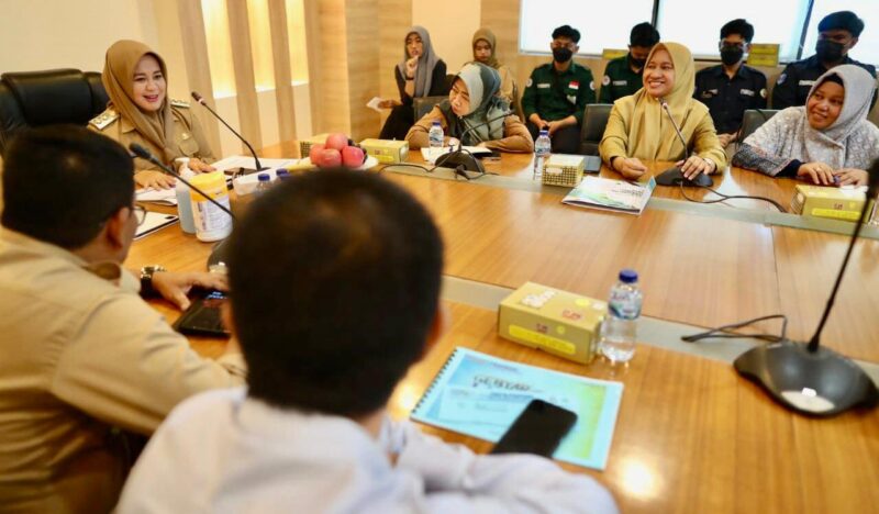 Wakil Wali Kota Makassar, Fatmawati Rusdi, Menggelar Rapat Persiapan Hari Ibu Nasional, di Ruang Rapat Wakil Wali Kota, Balai Kota Makassar, Senin 12 Desember 2022.