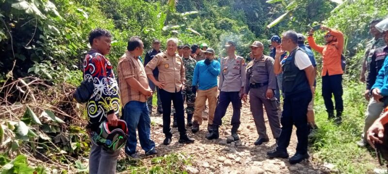 Bupati Pinrang Andi Irwan Hamid bersama OPD terkait kunjungi titik longsor di Sali Sali kecamatan Lembang