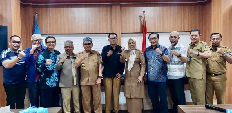 Kepala Dinas Pendidikan Provinsi Sulsel, Dr. Setiawan Aswad, M.Dev, Plg, Usai Melaksanakan Rapat Persiapan Puncak Hari Guru Nasional, di Ruang Prof. Amiruddin, Kantor Disdik Sulsel.