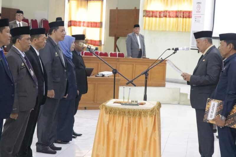 Bupati Pinrang melantik dan mengambil Sumpah Tujuh Pejabat Pimpinan Tinggi Pratama