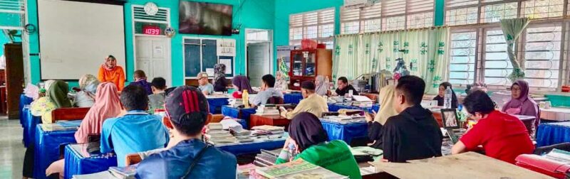 Tindaklanjuti Teguran Kadisdik Sulsel Terkait Kebersihan Sekolah, Kepala UPT SMAN 13 Makassar, Hj. Nursyamsiah, S.Pd, M.Pd, Melakukan Rapat Internal Kebersihan Sekolah, Sabtu 10 Desember 2022