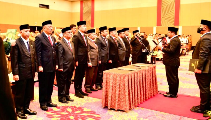 Gubernur Selawesi  Selatan Andi Sudirman Sulaiman  melantik pada awal tahun lingkup pejabat tinggi pratama lingkup Pemprov Sulsel di Hotel Claro Makassar 2 Januari 2023