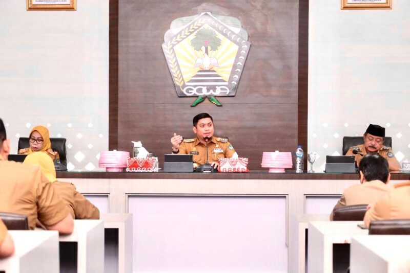 Bupati Gowa, Dr. Adnan Purichta Ichsan, SH, MH, Saat Melakukan Rapat Koordinasi Bersama SKPD Kabupaten Gowa.