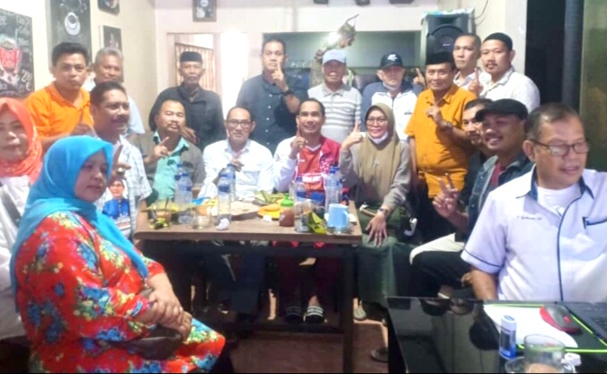 Suasana pertemuan di Warkop Kongkow Kompleks Pridar Makassar