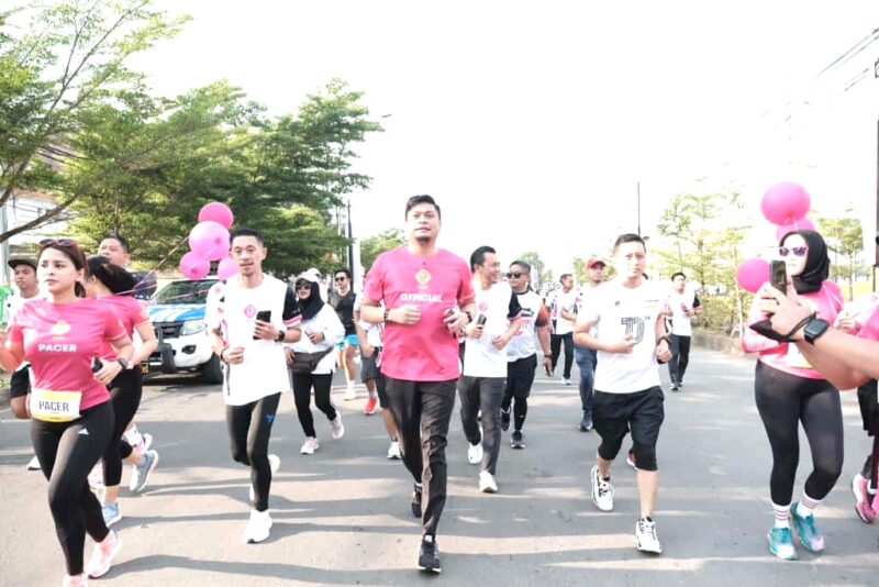 Bupati Gowa, Adnan Purichta Ichsan, Mengikuti Gowa Run 10K, di Depan Kantor Bupati Gowa, Minggu 15 Januari 2023.