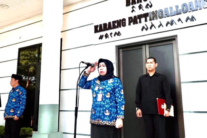 Sekretaris Daerah (Sekda) Kabupaten Gowa, Kamsina, Menjadi Inspektur Upacara Peringatan Hari Kesadaran Nasional, di Lapangan Kantor Bupati Gowa, Selasa 17 Januari 2023.