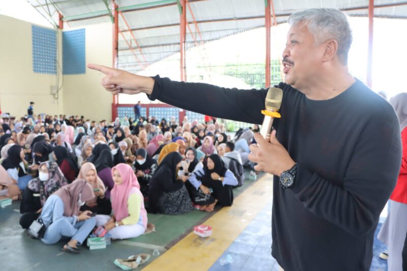 Bupati Pinrang Irwan Hamid beri semangat kepada Kerukunan Mahasiswa Pinrang Unhas dan siswa siswi yang mengikuti Try Out