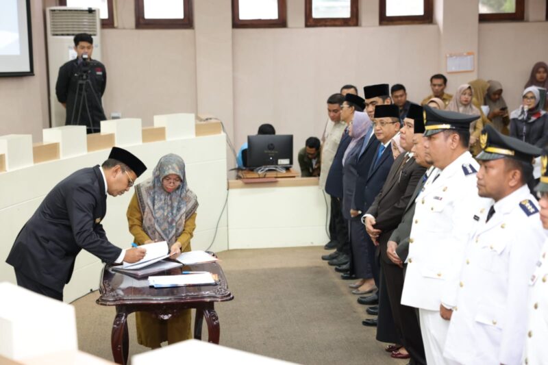 Wali Kota Makassar, Ir. Moh. Ramdhan Pomanto, Melantik 53 Pejabat Eselon II dan III, di Ruang Sipakatau, Kantor Balai Kota Makassar, Selasa 24 Januari 2023