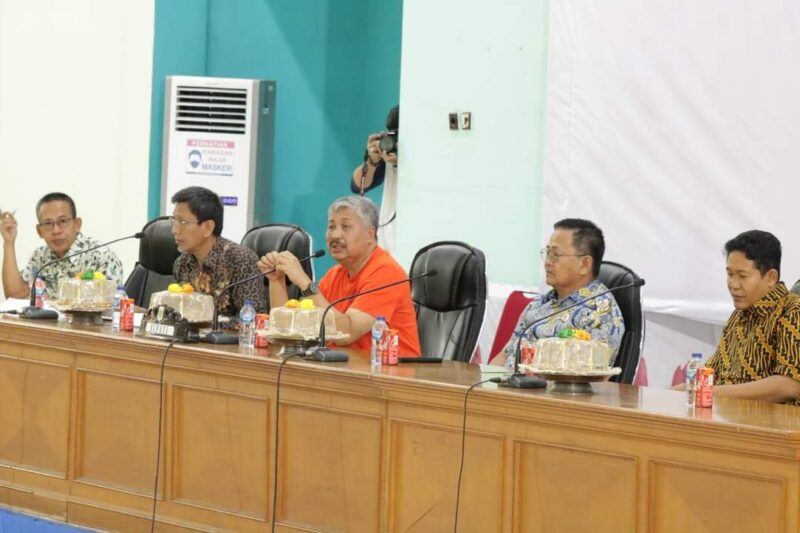 Bupati Pinrang Irwan Hamid didampingi Wabup dan Sekda Memimpin Rapat koordinasi persiapan HUT Pinrang