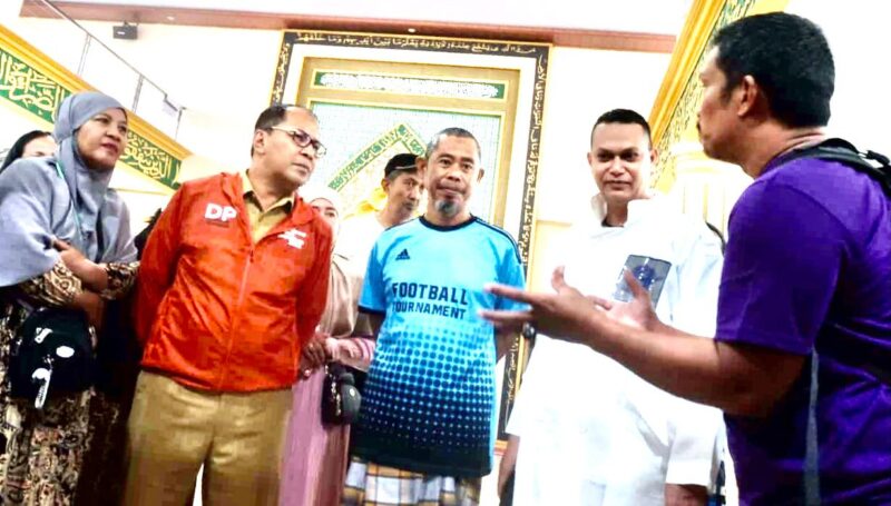 Wali Kota Makassar, Ir. Moh. Ramdhan Pomanto, Mengunjungi Secara Langsung Pengungsi Korban Banjir, di Perumahan Pattene Permai, Kelurahan Sudiang, Kecamatan Biringkanaya, Selasa 14 Februari 2023.