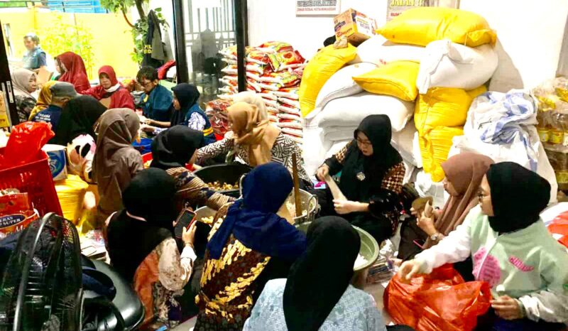 Dinas Sosial Kota Makassar, Menyiapkan 1.000 Paket Makanan Melalui Pelayanan Dapur Umum, di Jalan Abdullah Dg. Sirua, Kamis 16 Februari 2023