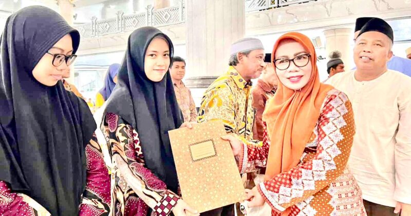 Sekretaris Daerah (Sekda) Kabupaten Gowa, Kamsina, Menutup Pelaksanaan Seleksi Tilawatil Qur'an dan Hadits (STQH) ke-32, di Masjid Agung Syekh Yusuf, Gowa, Sabtu 25 Februari 2023