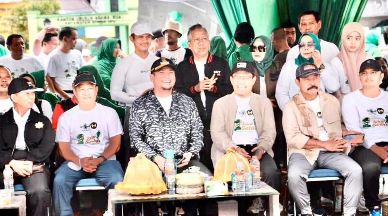 Bupati Gowa, Dr. Adnan Purichta Ichsan, SH, MH, Menghadiri Jalan Sehat Peringatan 1 Abad Nahdlatul Ulama, di Jalan Masjid Raya, Sungguminasa, Minggu 26 Februari 2023.