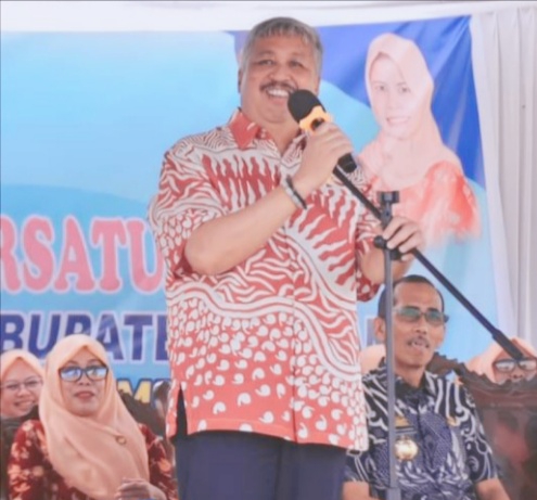 Bupati Pinrang Andi Irwan Hamid didampingi Kadis Pendidikan dan kebudayaan A. Matjtja hadiri kegiatan pengajian dan arisan Dharma wanita persatuan Dikbud pinrang