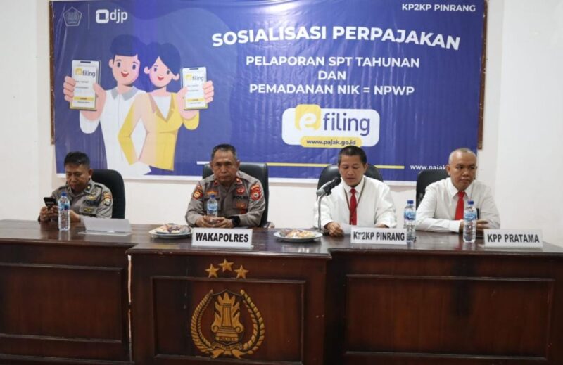 Wakapolres Pinrang didampingi Kabag Sumda, dan kepala KP2KP Membuka SPT pajak Tahunan