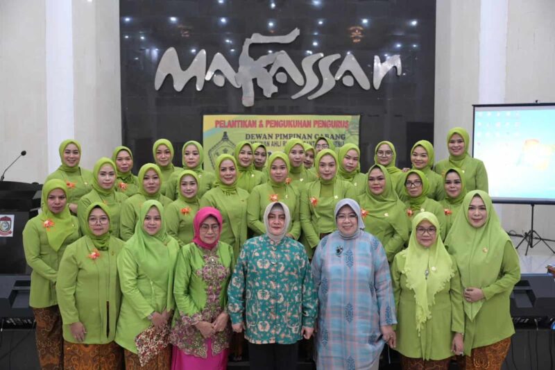 Ketua TP PKK Kota Makassar, Indira Yusuf Ismail, Mengukuhkan Pengurus Dewan Pimpinan Cabang (DPC) Himpunan Ahli Rias Pengantin (HARPI) Melati Kota Makassar Periode 2023-2028, di Baruga Anging Mammiri, Rabu 22 Februari 2023