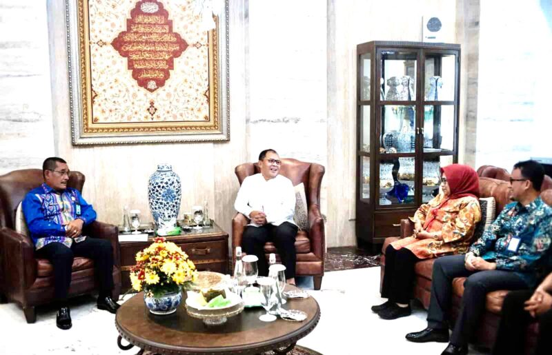 Wali Kota Makassar, Ir. Moh. Ramdhan Pomanto, Menerima Kunjungan Kepala Kantor Wilayah Kementerian Hukum dan HAM, Liberti Sitinjak, di Kediaman Pribadinya, Jalan Amirullah, Jum'at 10 Februari 2023