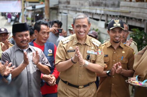 Ketua Komisi II DPRD Wajo, Sudirman Meru mendampingi Bupati Wajo Resmikan Jembatan Gantung di Laelo